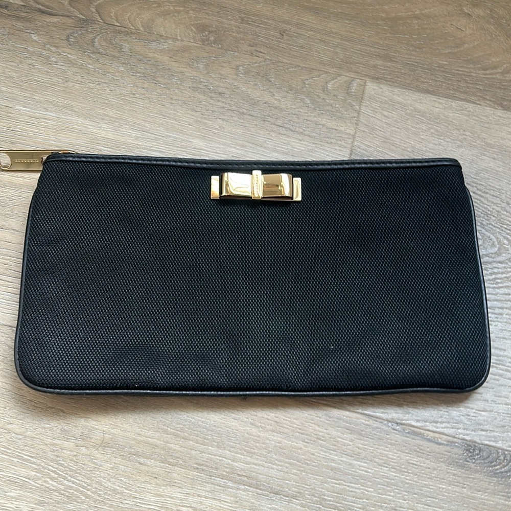 Burberry clutch